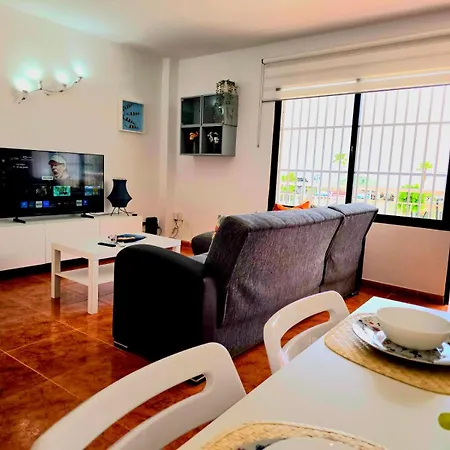 Lidia 1 Apartment, 1st Line Beach, 1 Bedroom 1bath 公寓 *
